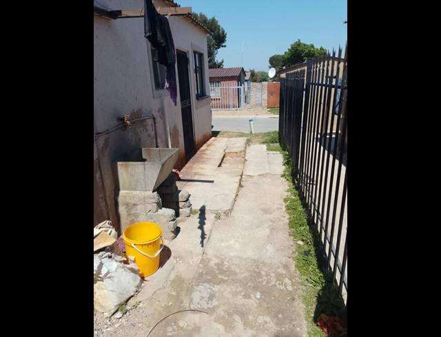 2 BEDROOM HOUSE FOR SALE IN LIFATENG